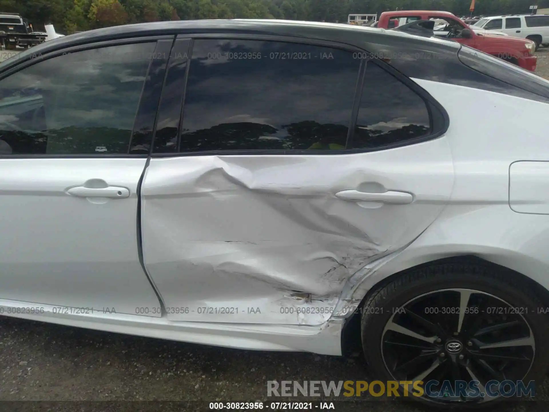 6 Photograph of a damaged car 4T1B61HK2KU222615 TOYOTA CAMRY 2019