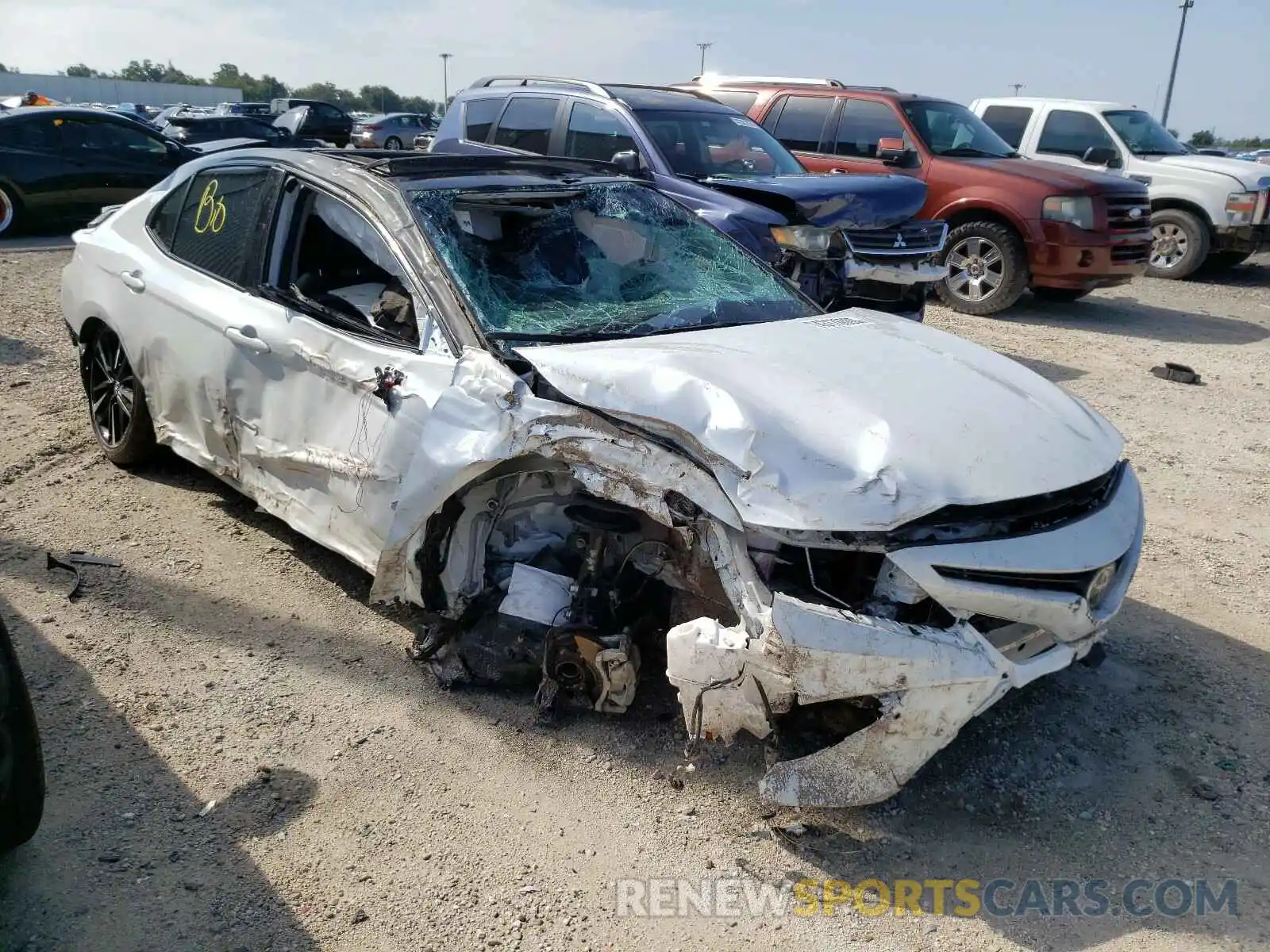 1 Photograph of a damaged car 4T1B61HK2KU224882 TOYOTA CAMRY 2019