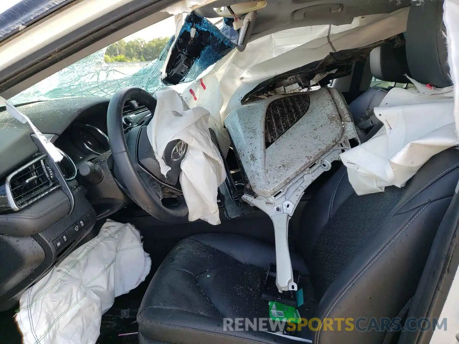 5 Photograph of a damaged car 4T1B61HK2KU224882 TOYOTA CAMRY 2019