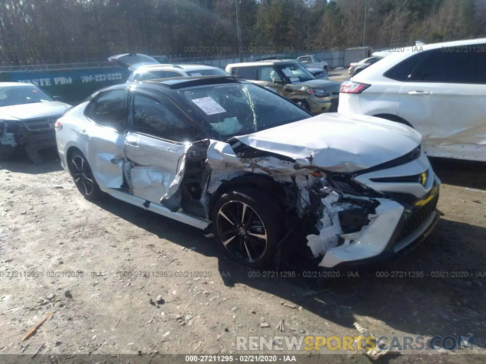 1 Photograph of a damaged car 4T1B61HK2KU227121 TOYOTA CAMRY 2019