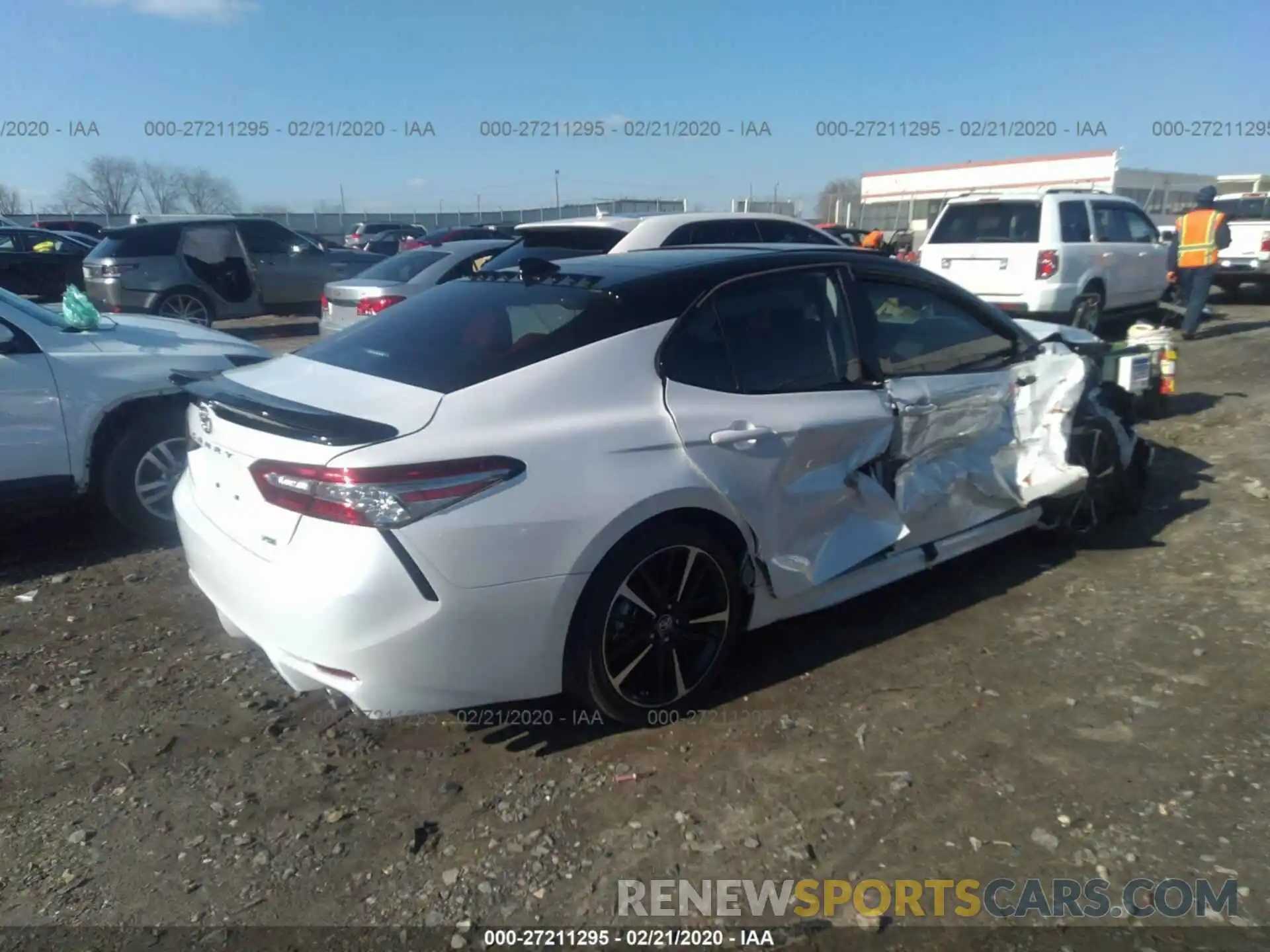 4 Photograph of a damaged car 4T1B61HK2KU227121 TOYOTA CAMRY 2019