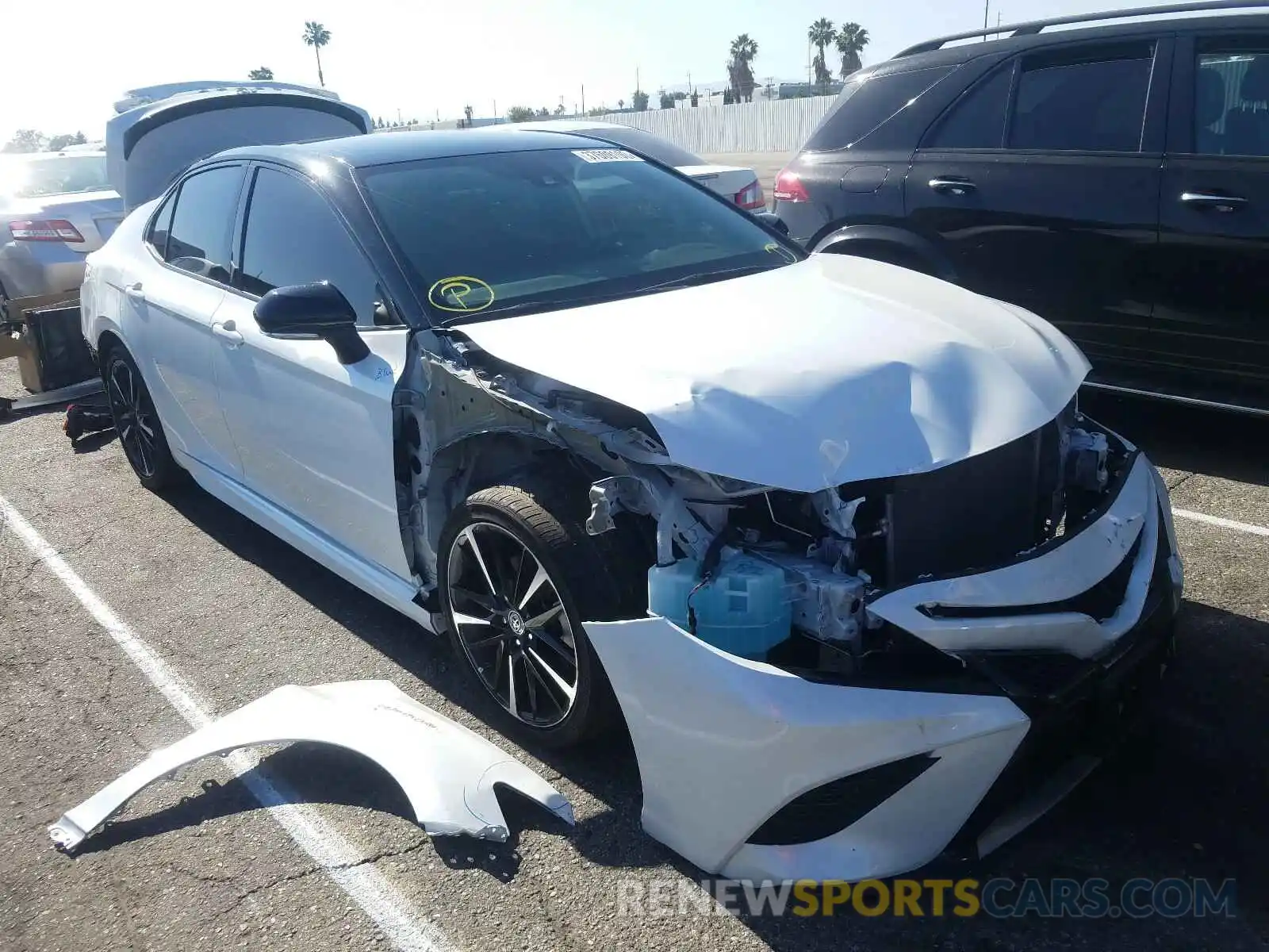 1 Photograph of a damaged car 4T1B61HK2KU251287 TOYOTA CAMRY 2019