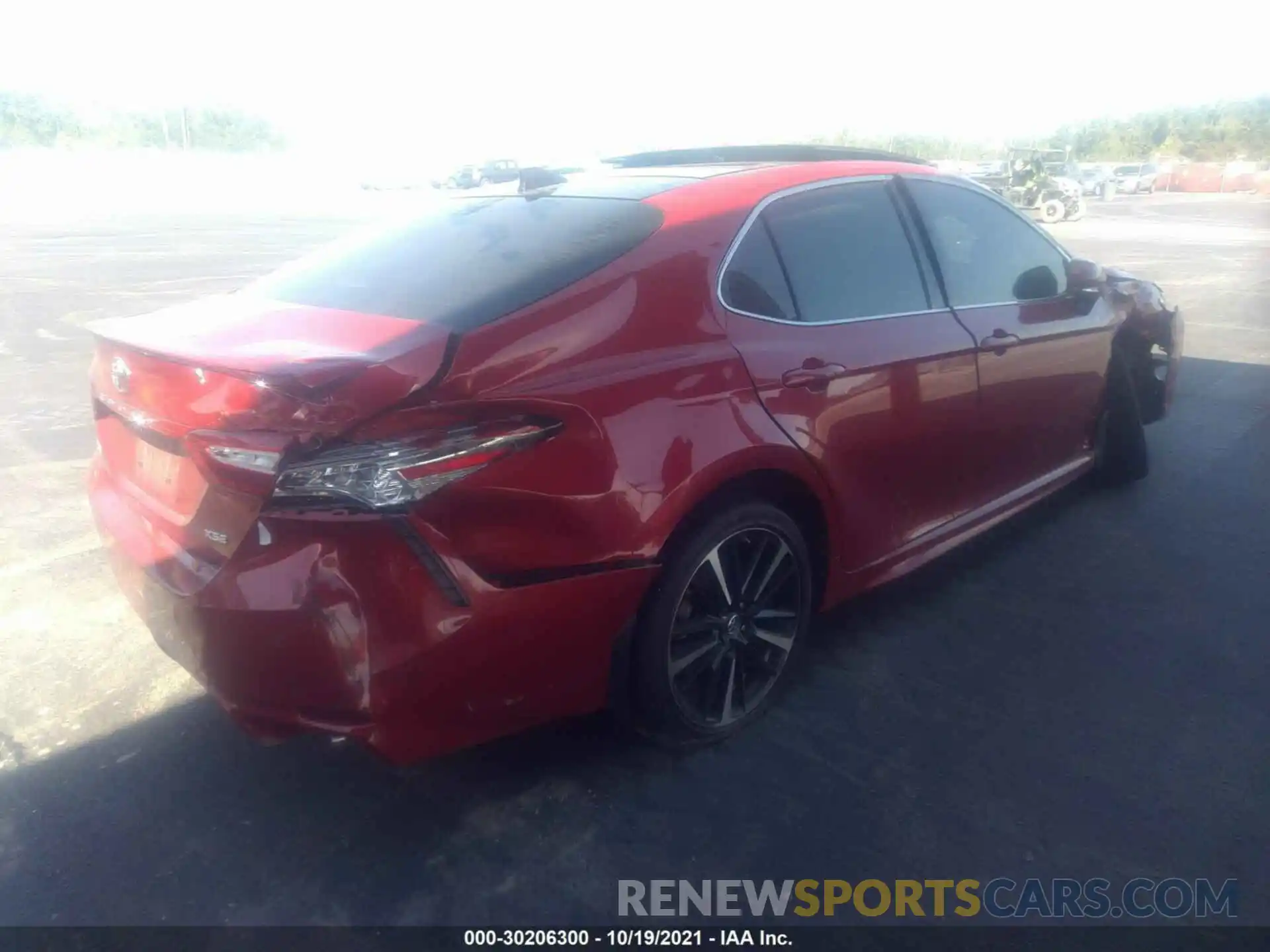 4 Photograph of a damaged car 4T1B61HK2KU258272 TOYOTA CAMRY 2019