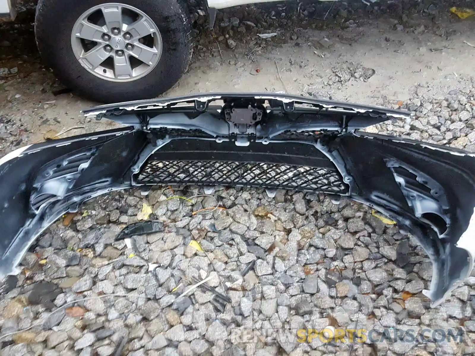 9 Photograph of a damaged car 4T1B61HK2KU260376 TOYOTA CAMRY 2019