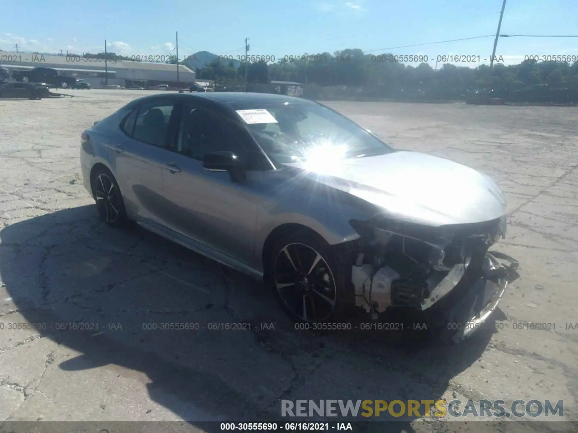 1 Photograph of a damaged car 4T1B61HK2KU262077 TOYOTA CAMRY 2019