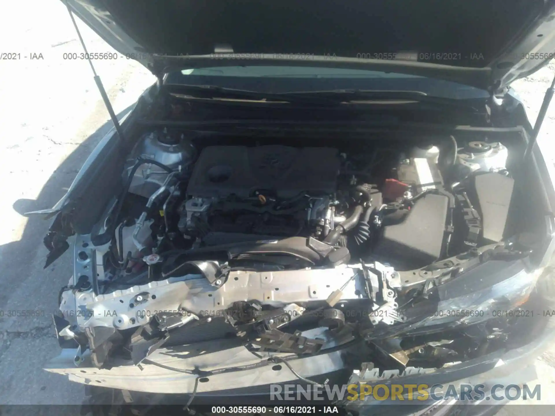 10 Photograph of a damaged car 4T1B61HK2KU262077 TOYOTA CAMRY 2019