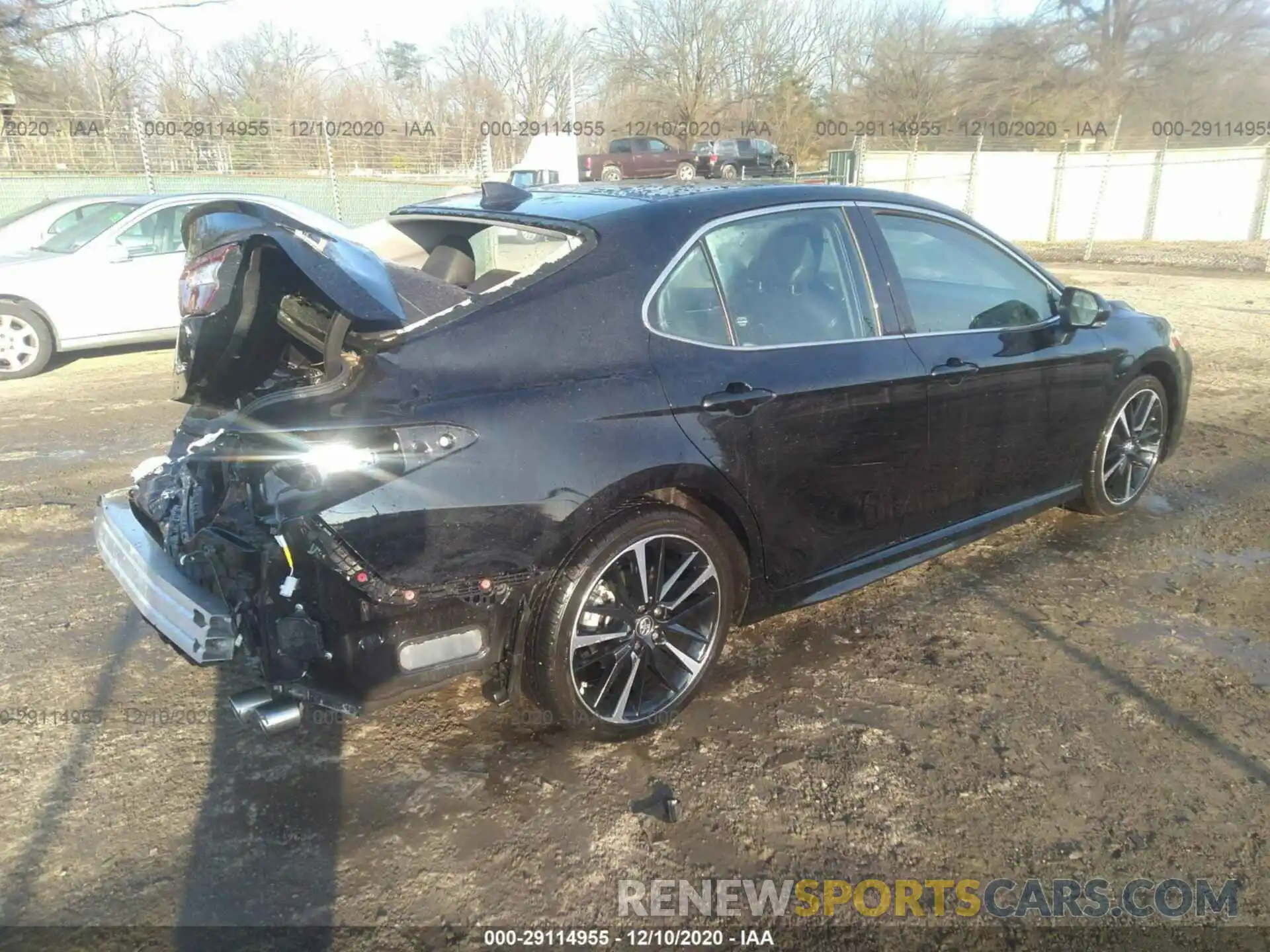 4 Photograph of a damaged car 4T1B61HK2KU262483 TOYOTA CAMRY 2019