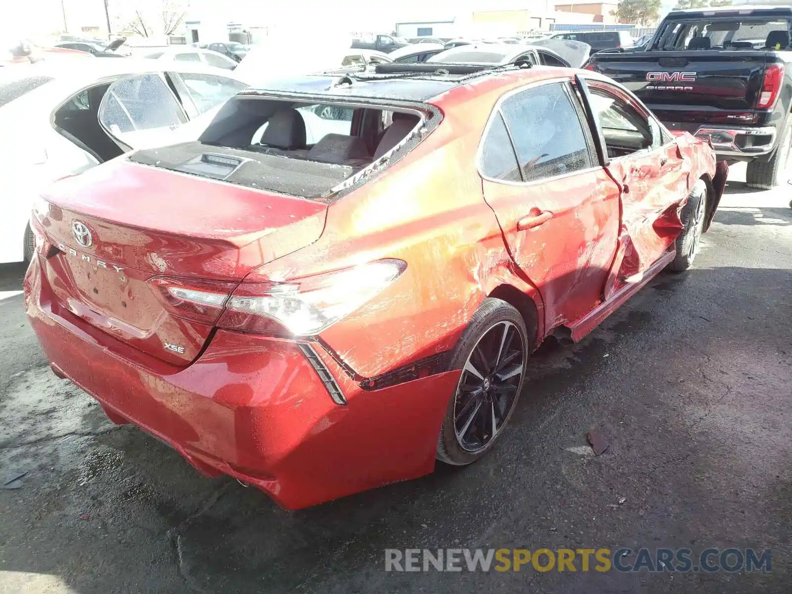 4 Photograph of a damaged car 4T1B61HK2KU263584 TOYOTA CAMRY 2019