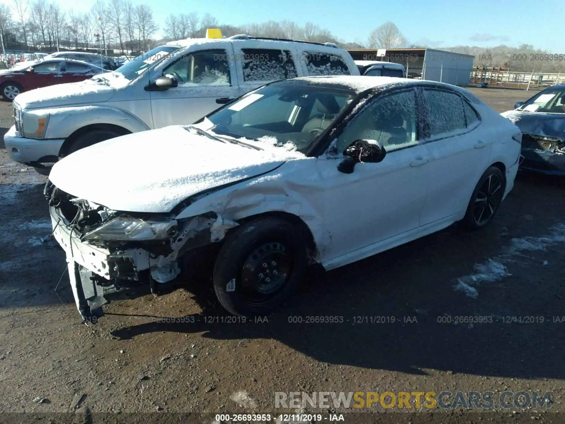 2 Фотография поврежденного автомобиля 4T1B61HK2KU265061 TOYOTA CAMRY 2019