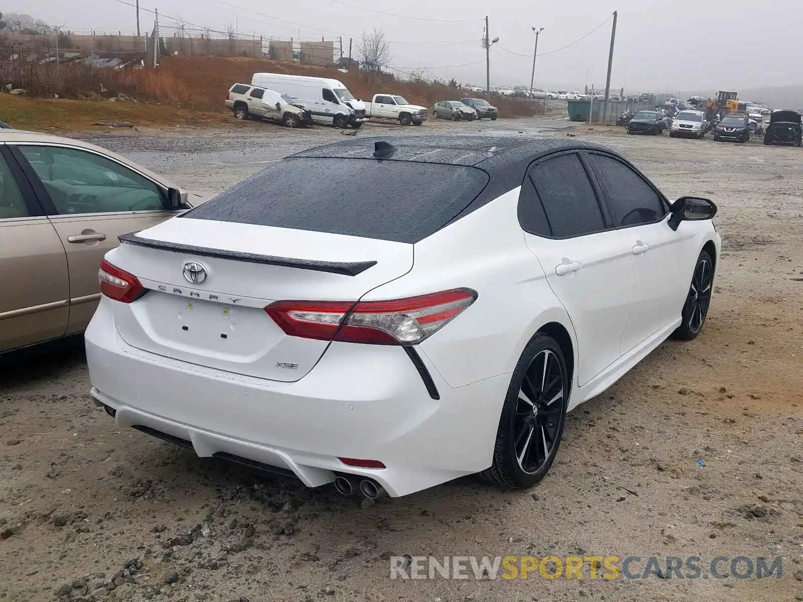 4 Photograph of a damaged car 4T1B61HK2KU273578 TOYOTA CAMRY 2019