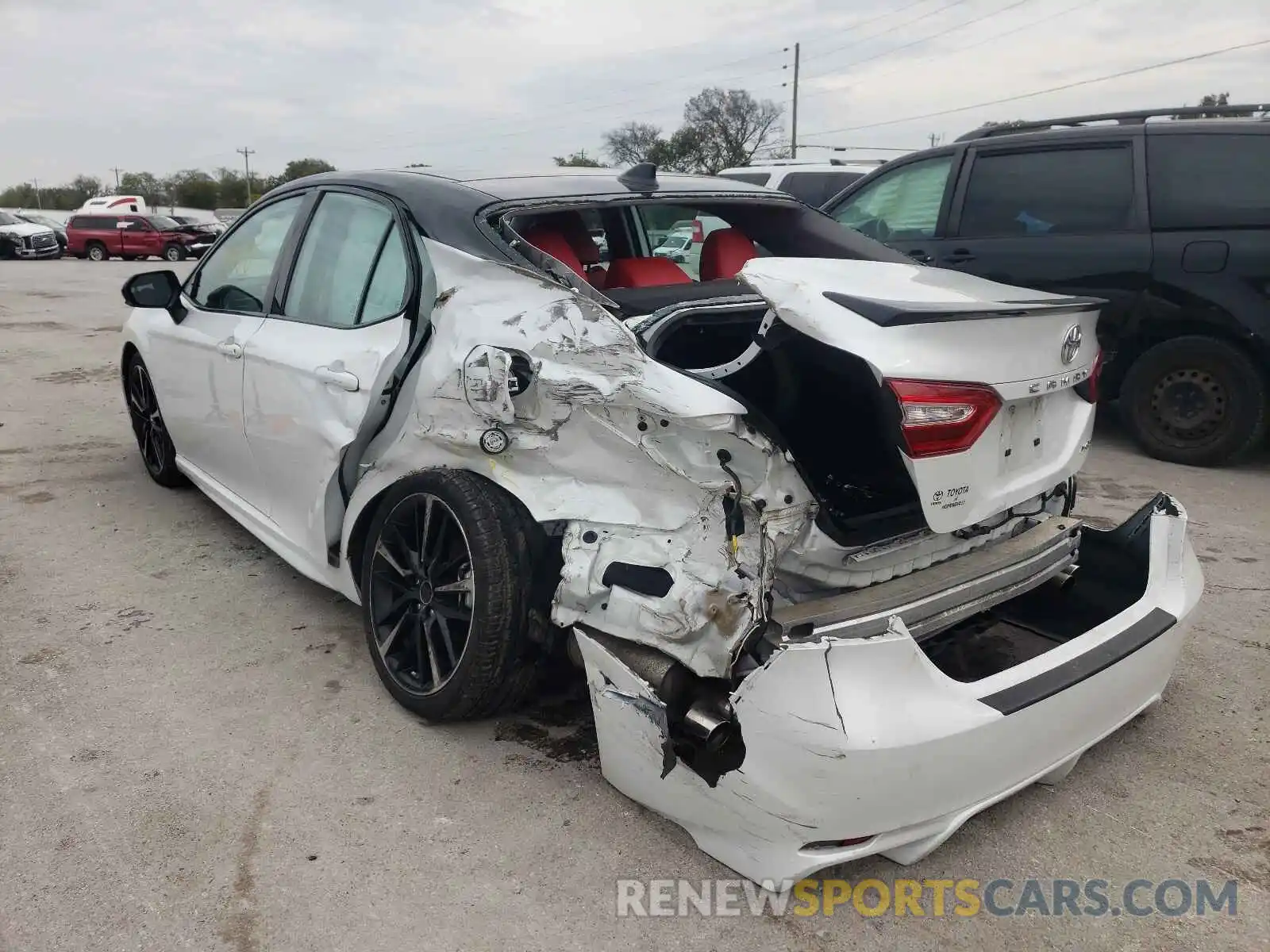 3 Photograph of a damaged car 4T1B61HK2KU278389 TOYOTA CAMRY 2019