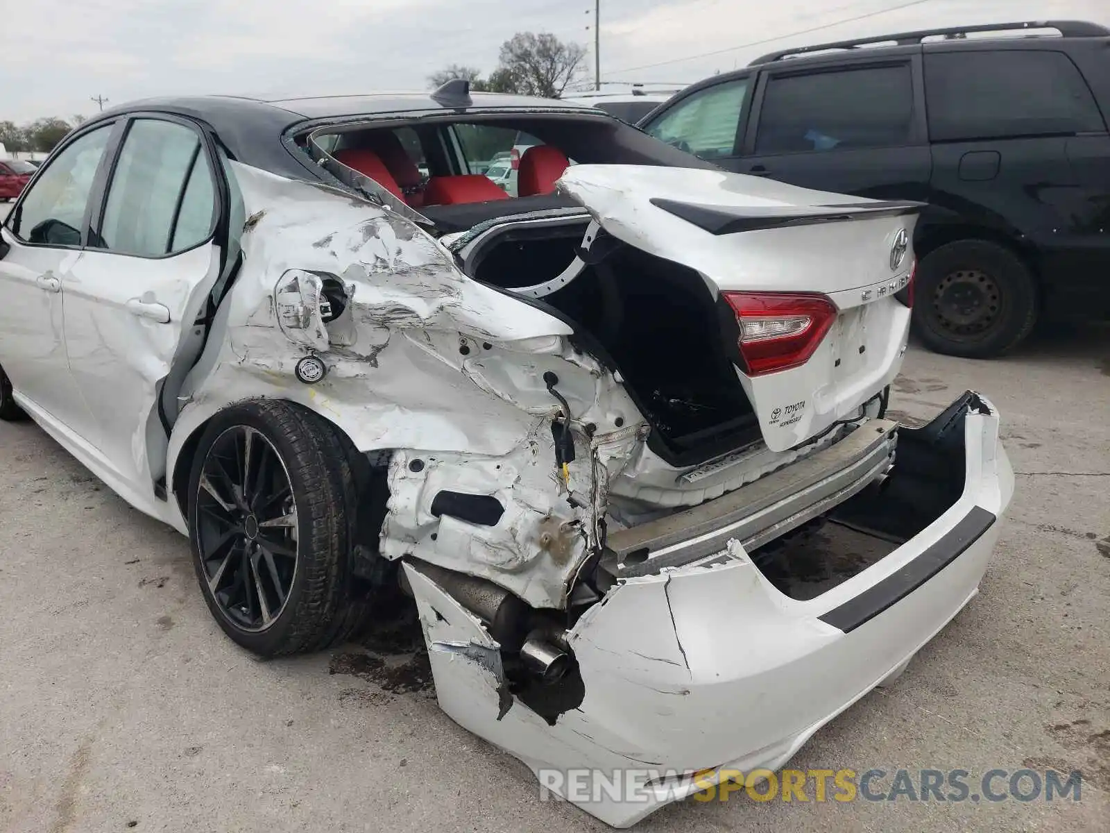 9 Photograph of a damaged car 4T1B61HK2KU278389 TOYOTA CAMRY 2019