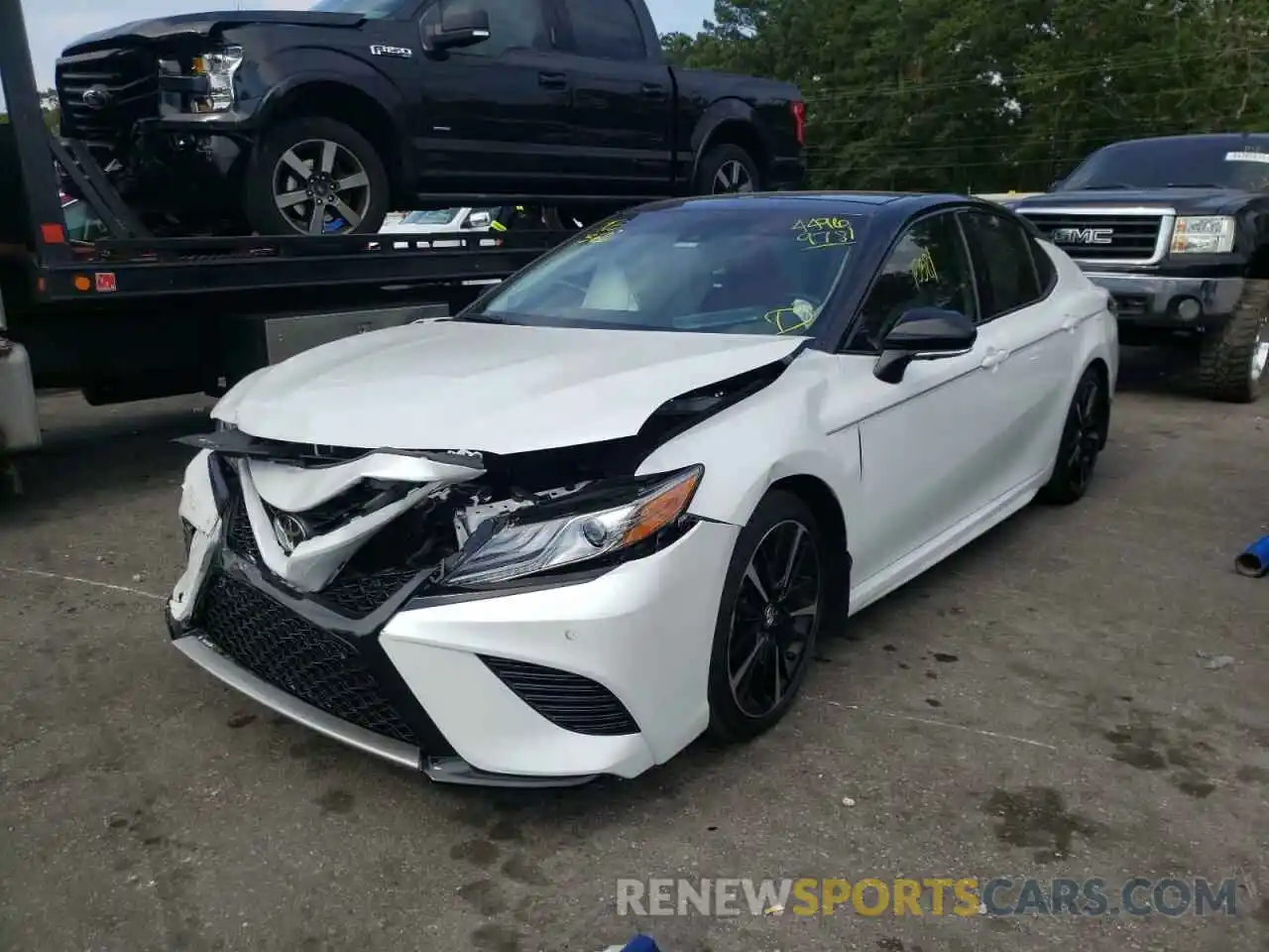 2 Photograph of a damaged car 4T1B61HK2KU283138 TOYOTA CAMRY 2019