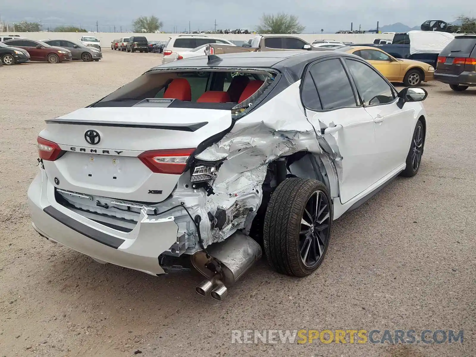 4 Photograph of a damaged car 4T1B61HK2KU299873 TOYOTA CAMRY 2019