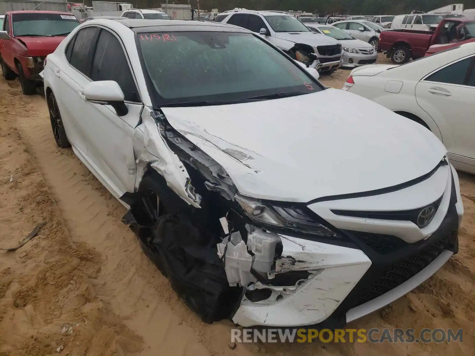 1 Photograph of a damaged car 4T1B61HK2KU692692 TOYOTA CAMRY 2019