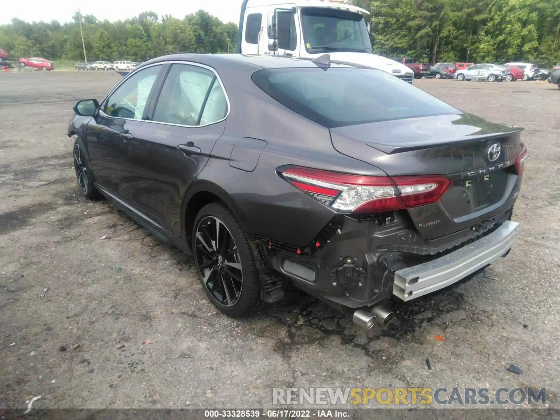 3 Photograph of a damaged car 4T1B61HK2KU714626 TOYOTA CAMRY 2019