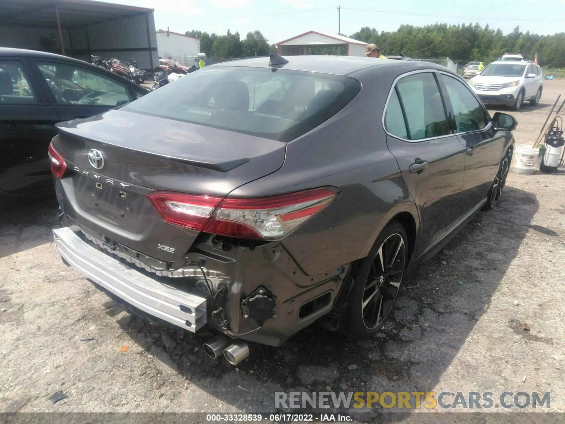 4 Photograph of a damaged car 4T1B61HK2KU714626 TOYOTA CAMRY 2019