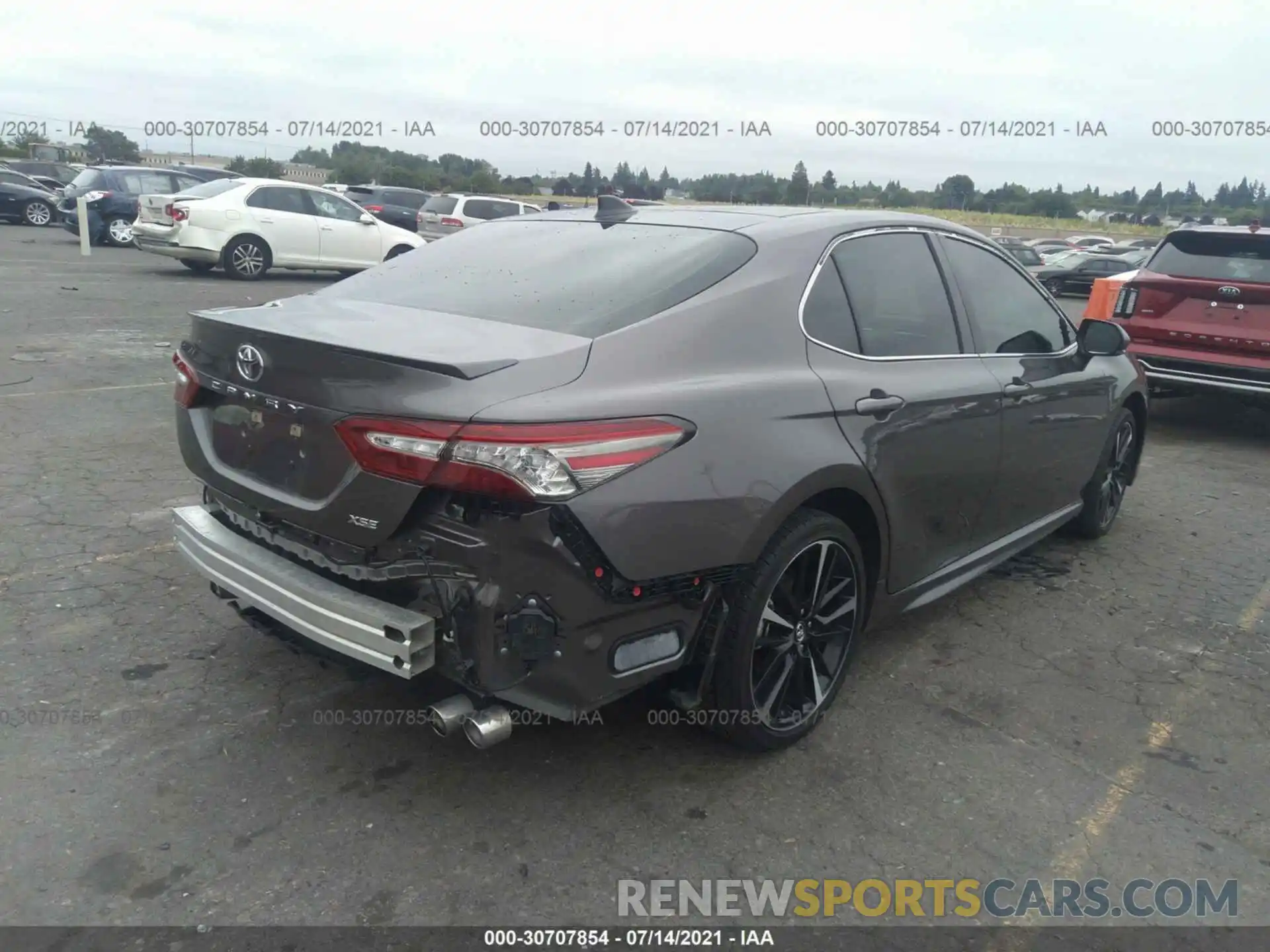 4 Photograph of a damaged car 4T1B61HK2KU727148 TOYOTA CAMRY 2019