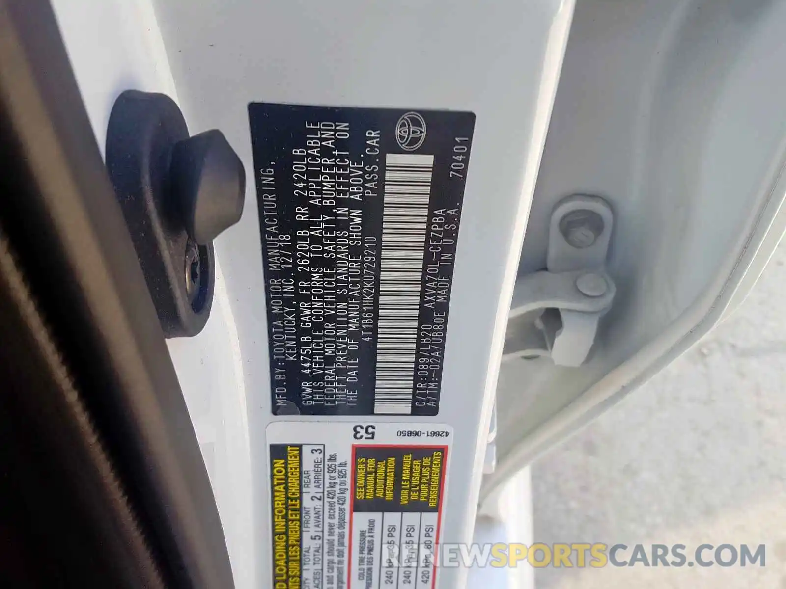 10 Photograph of a damaged car 4T1B61HK2KU729210 TOYOTA CAMRY 2019