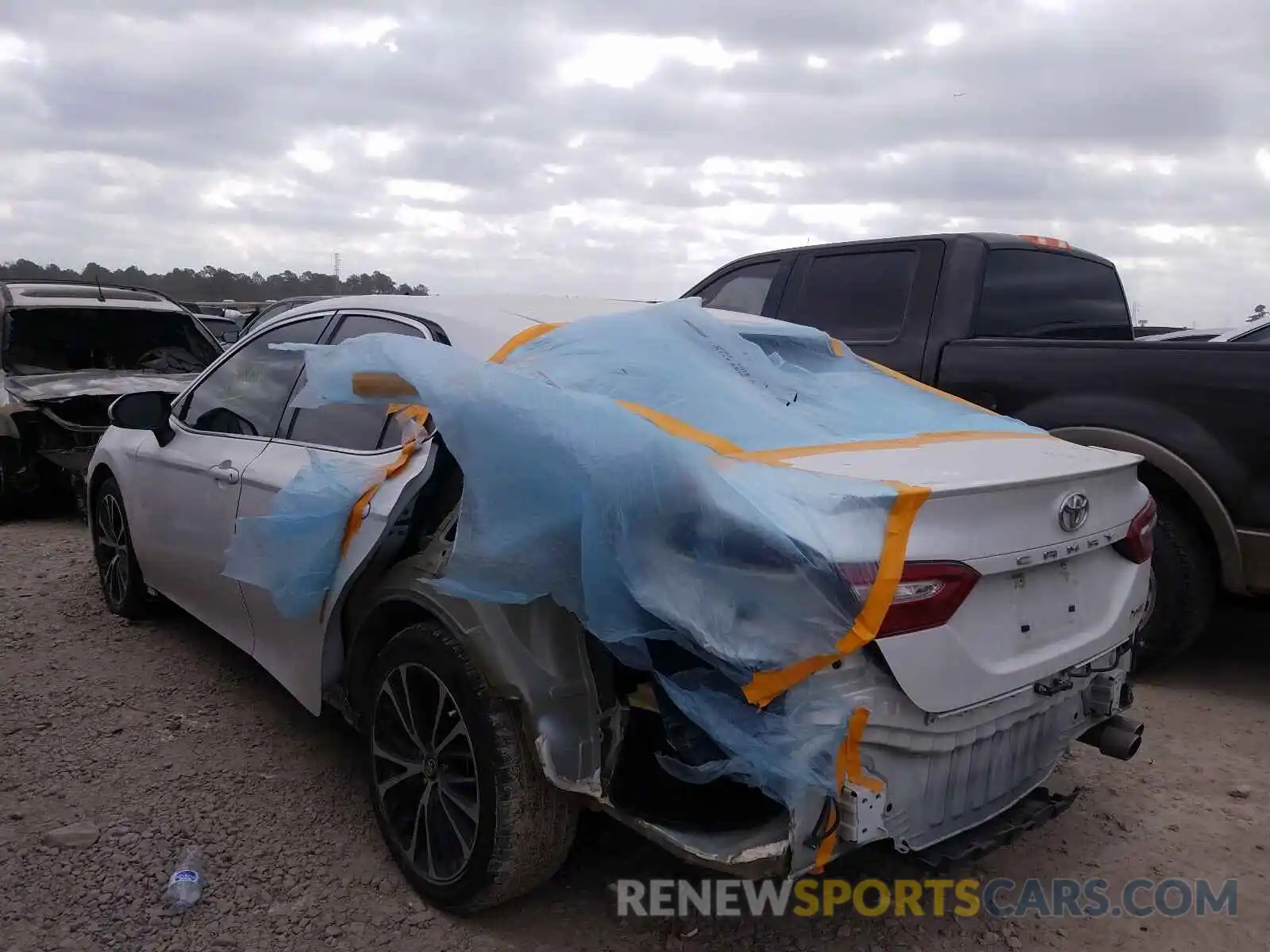 3 Photograph of a damaged car 4T1B61HK2KU736805 TOYOTA CAMRY 2019