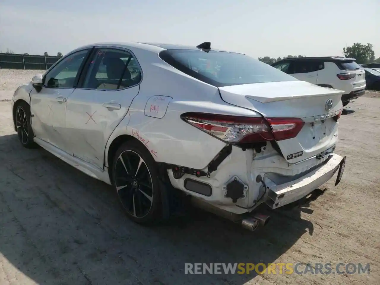 3 Photograph of a damaged car 4T1B61HK2KU744516 TOYOTA CAMRY 2019