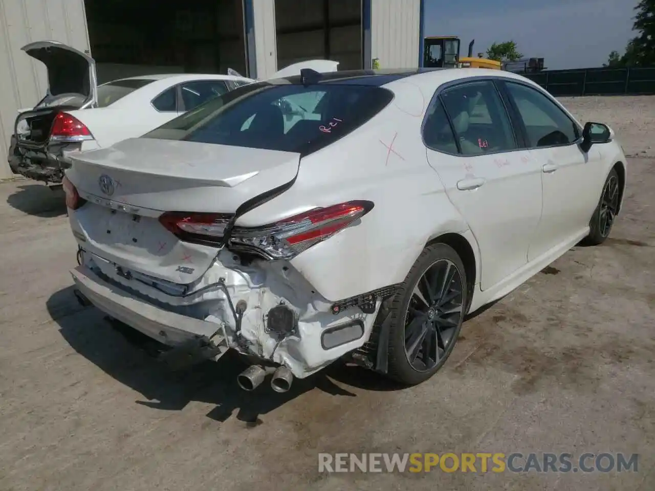 4 Photograph of a damaged car 4T1B61HK2KU744516 TOYOTA CAMRY 2019