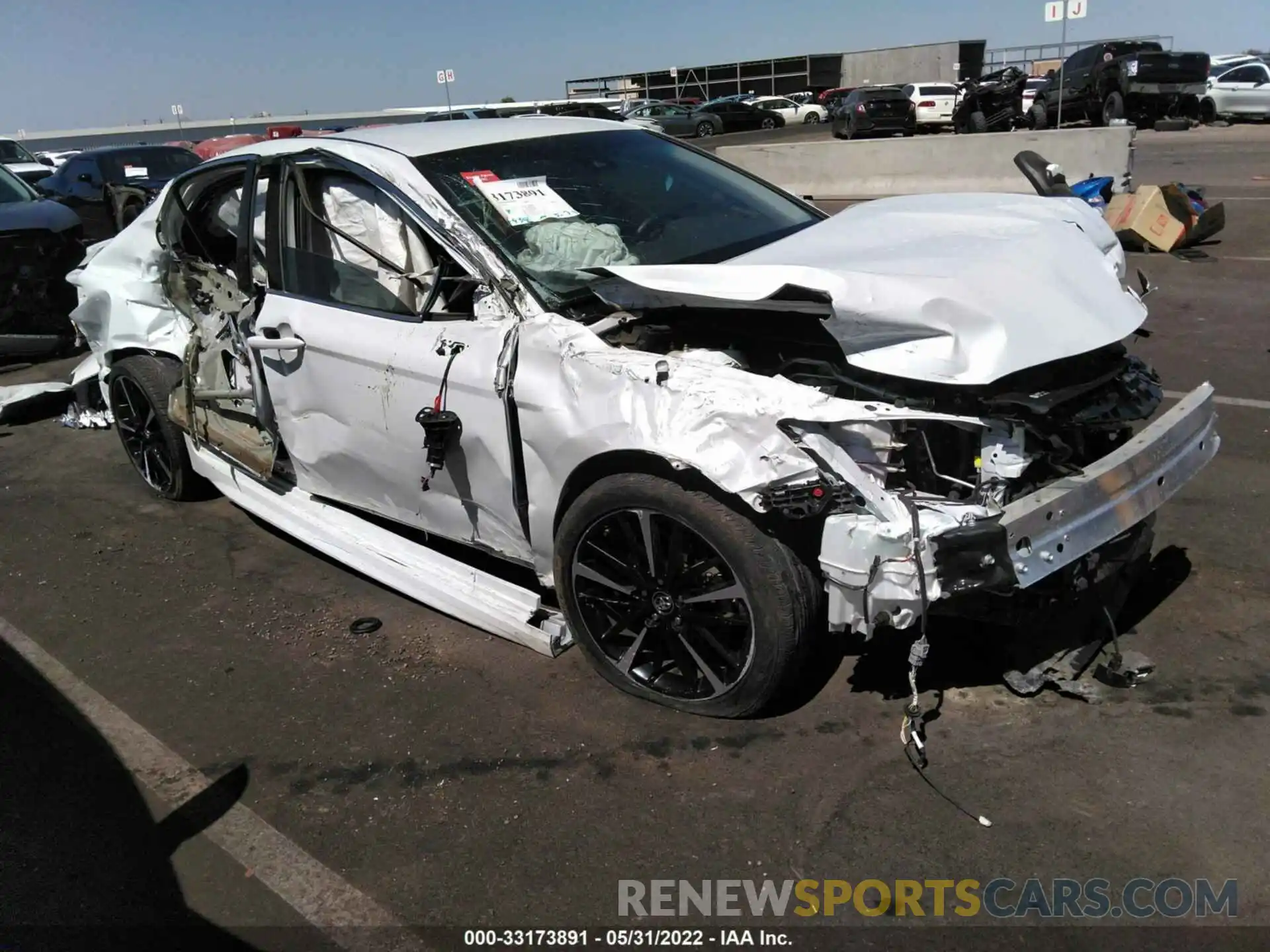 1 Photograph of a damaged car 4T1B61HK2KU753121 TOYOTA CAMRY 2019