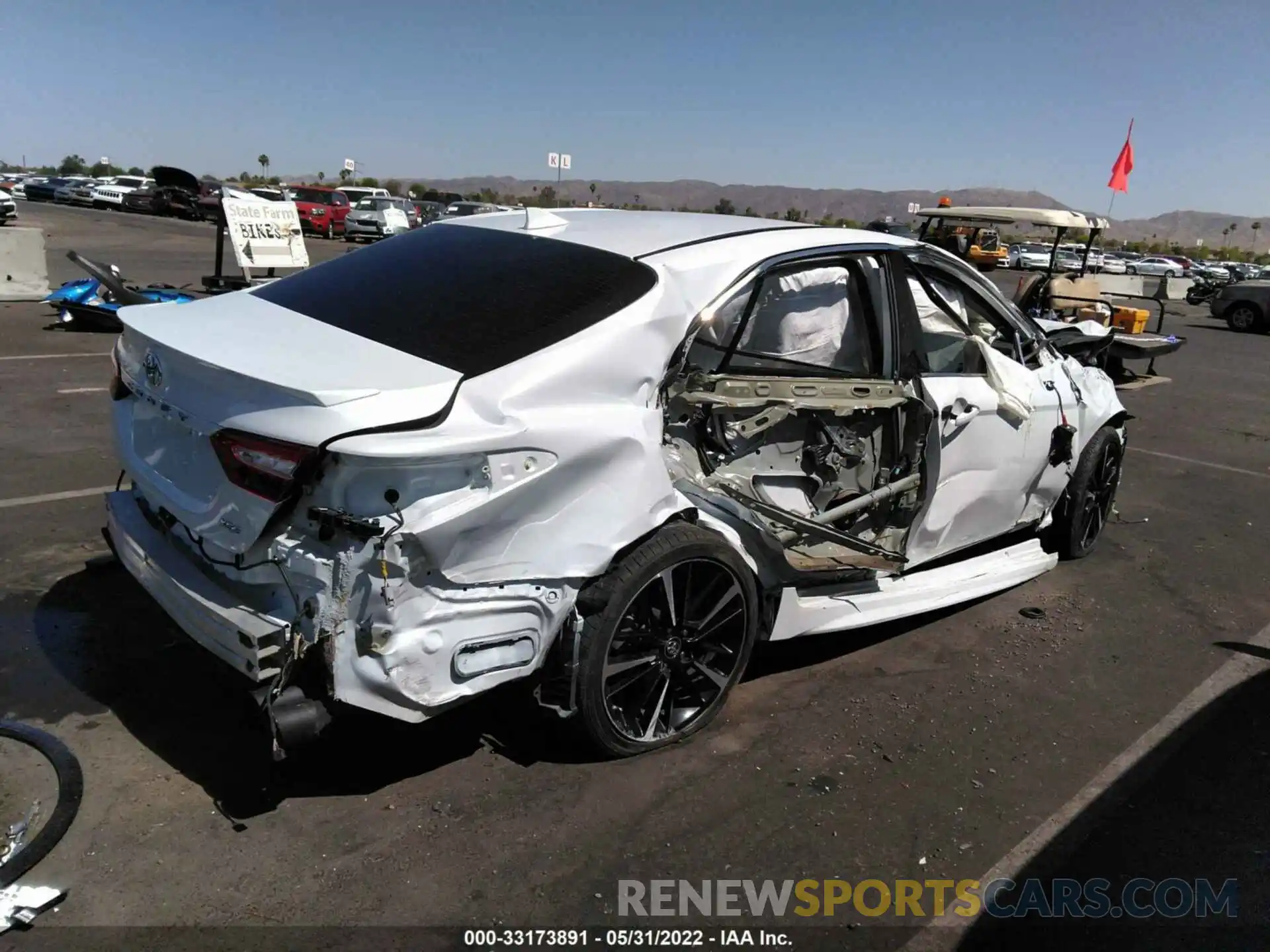 4 Photograph of a damaged car 4T1B61HK2KU753121 TOYOTA CAMRY 2019