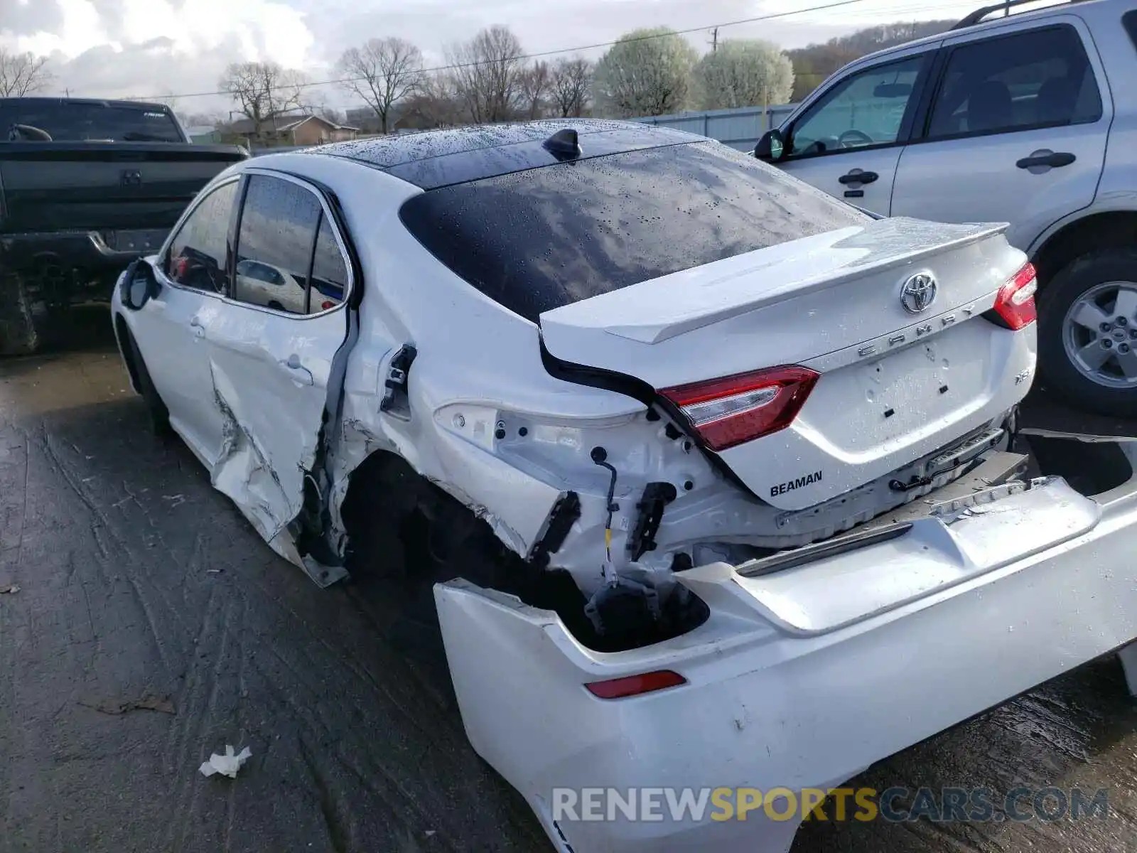 3 Photograph of a damaged car 4T1B61HK2KU754060 TOYOTA CAMRY 2019