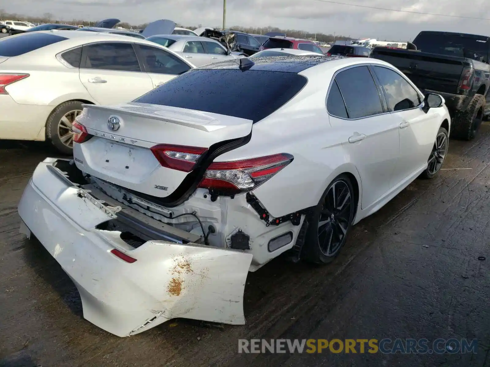 4 Photograph of a damaged car 4T1B61HK2KU754060 TOYOTA CAMRY 2019