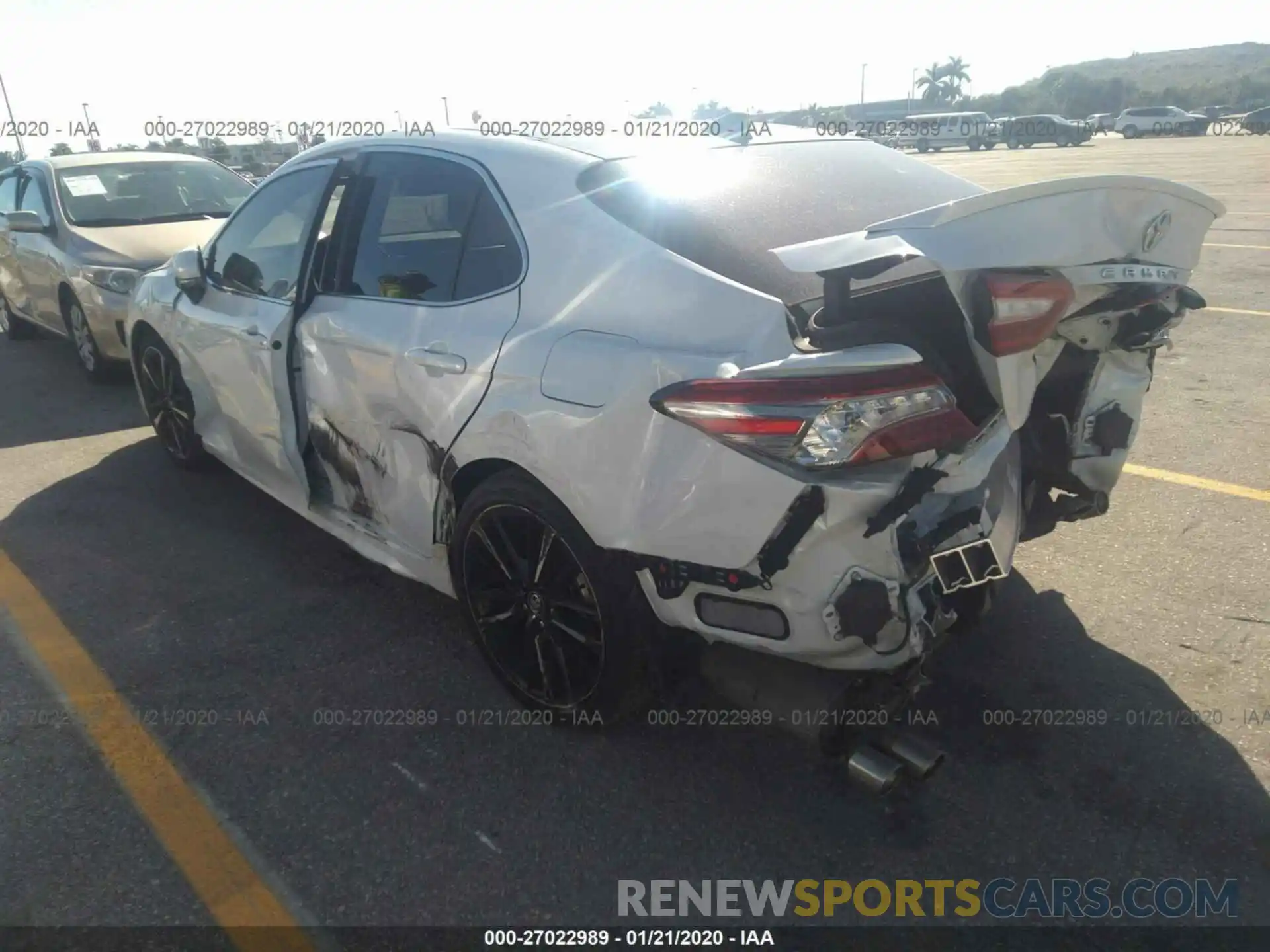 3 Photograph of a damaged car 4T1B61HK2KU762062 TOYOTA CAMRY 2019