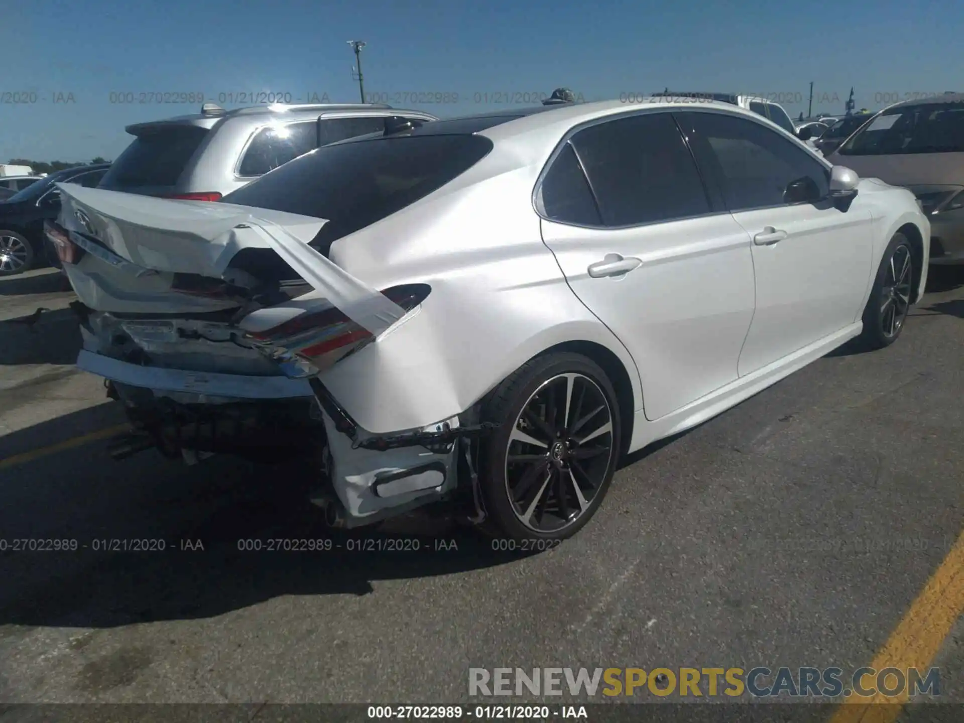 4 Photograph of a damaged car 4T1B61HK2KU762062 TOYOTA CAMRY 2019