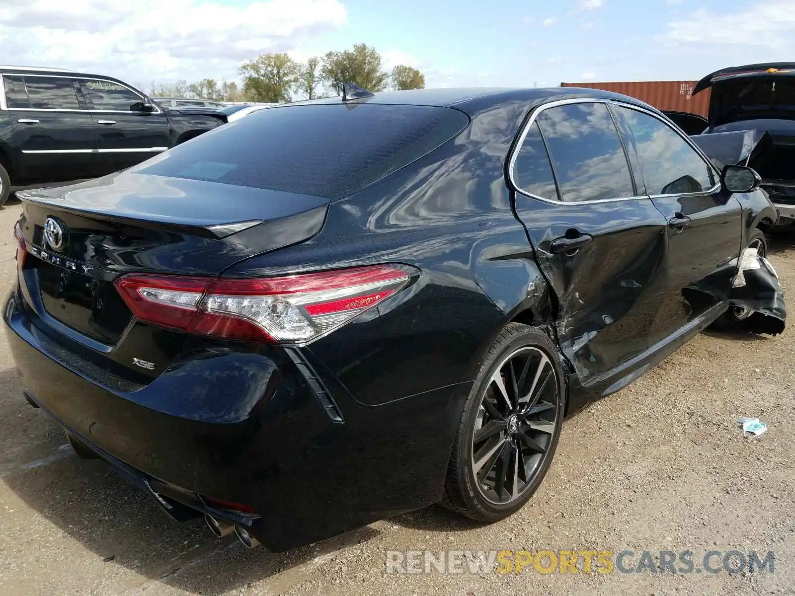 4 Photograph of a damaged car 4T1B61HK2KU765821 TOYOTA CAMRY 2019