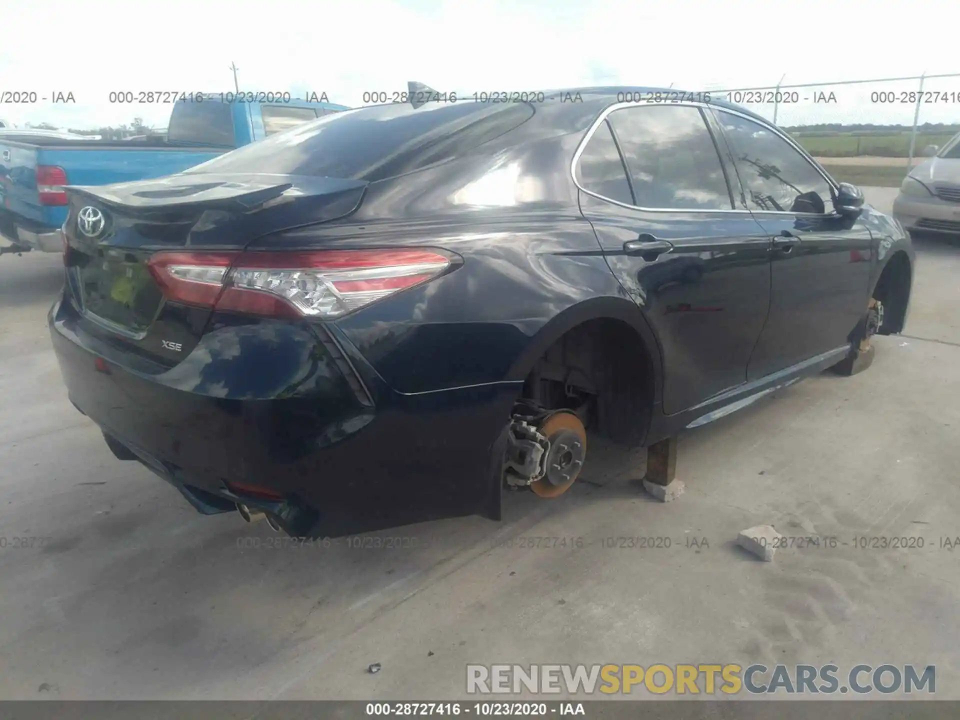 4 Photograph of a damaged car 4T1B61HK2KU771120 TOYOTA CAMRY 2019