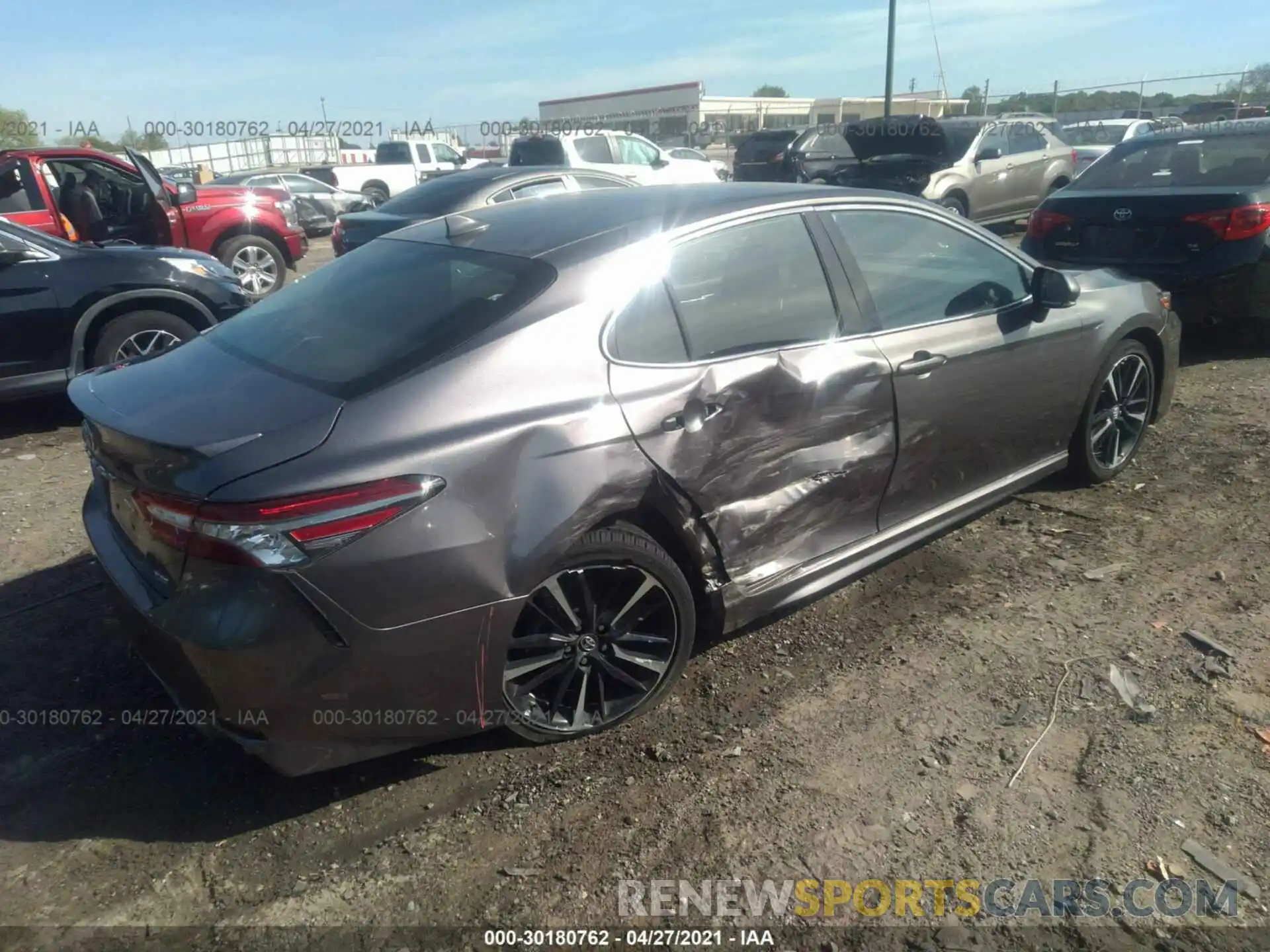 4 Фотография поврежденного автомобиля 4T1B61HK2KU779539 TOYOTA CAMRY 2019