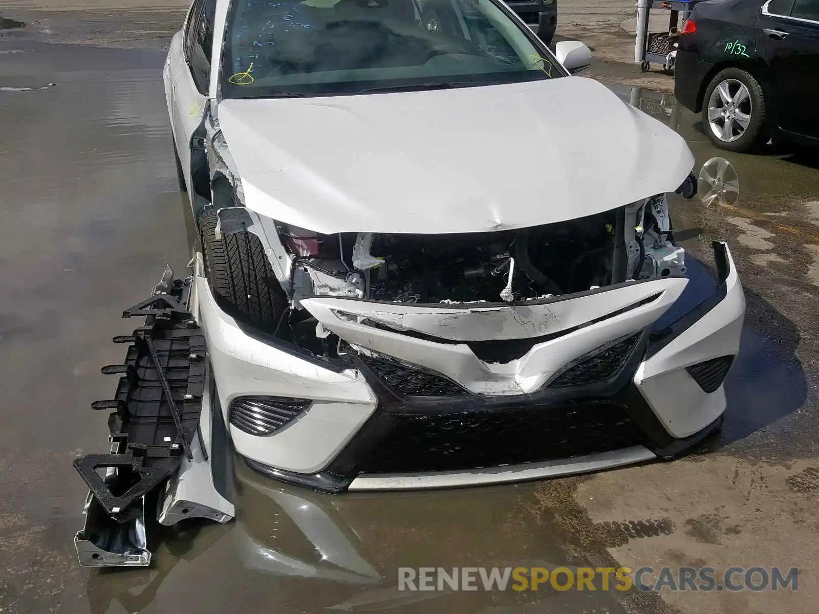 9 Photograph of a damaged car 4T1B61HK2KU800650 TOYOTA CAMRY 2019