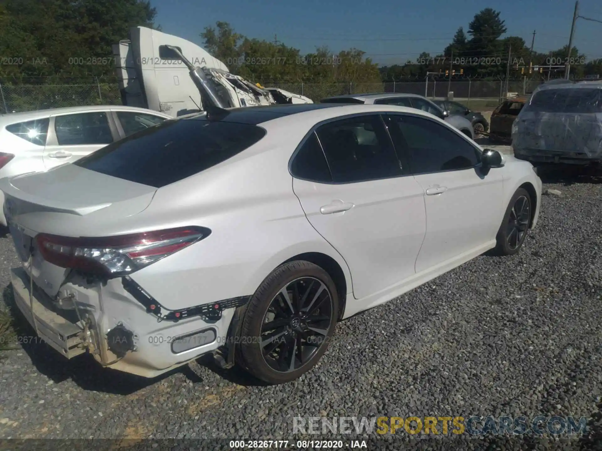 4 Photograph of a damaged car 4T1B61HK2KU807632 TOYOTA CAMRY 2019