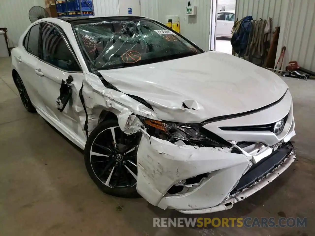 1 Photograph of a damaged car 4T1B61HK2KU811647 TOYOTA CAMRY 2019