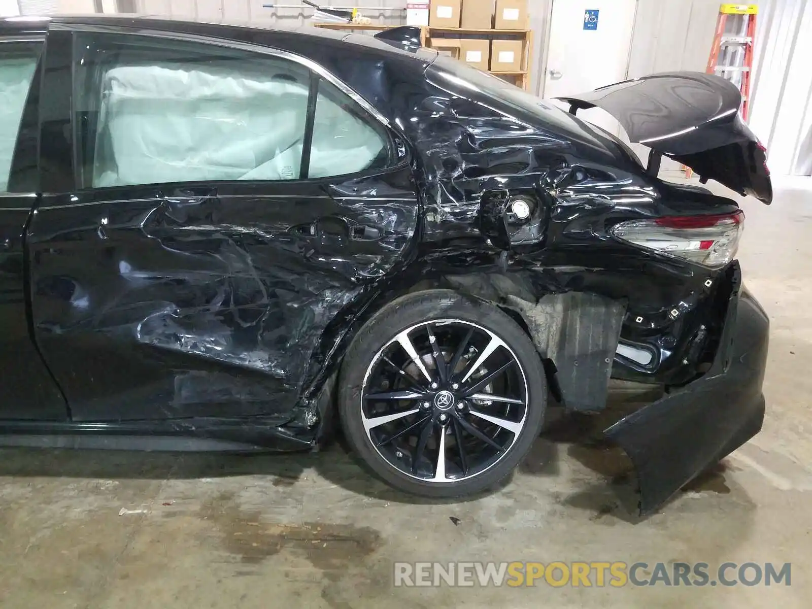 9 Photograph of a damaged car 4T1B61HK2KU813236 TOYOTA CAMRY 2019