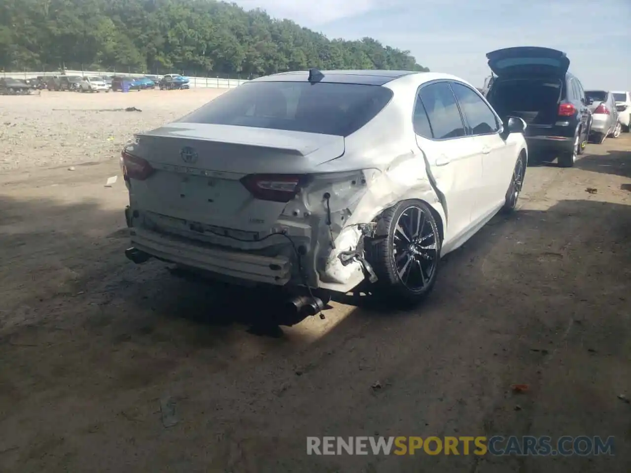 4 Photograph of a damaged car 4T1B61HK2KU816542 TOYOTA CAMRY 2019