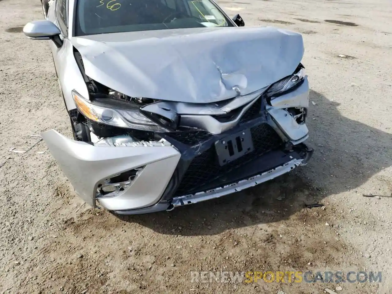 9 Photograph of a damaged car 4T1B61HK2KU823085 TOYOTA CAMRY 2019