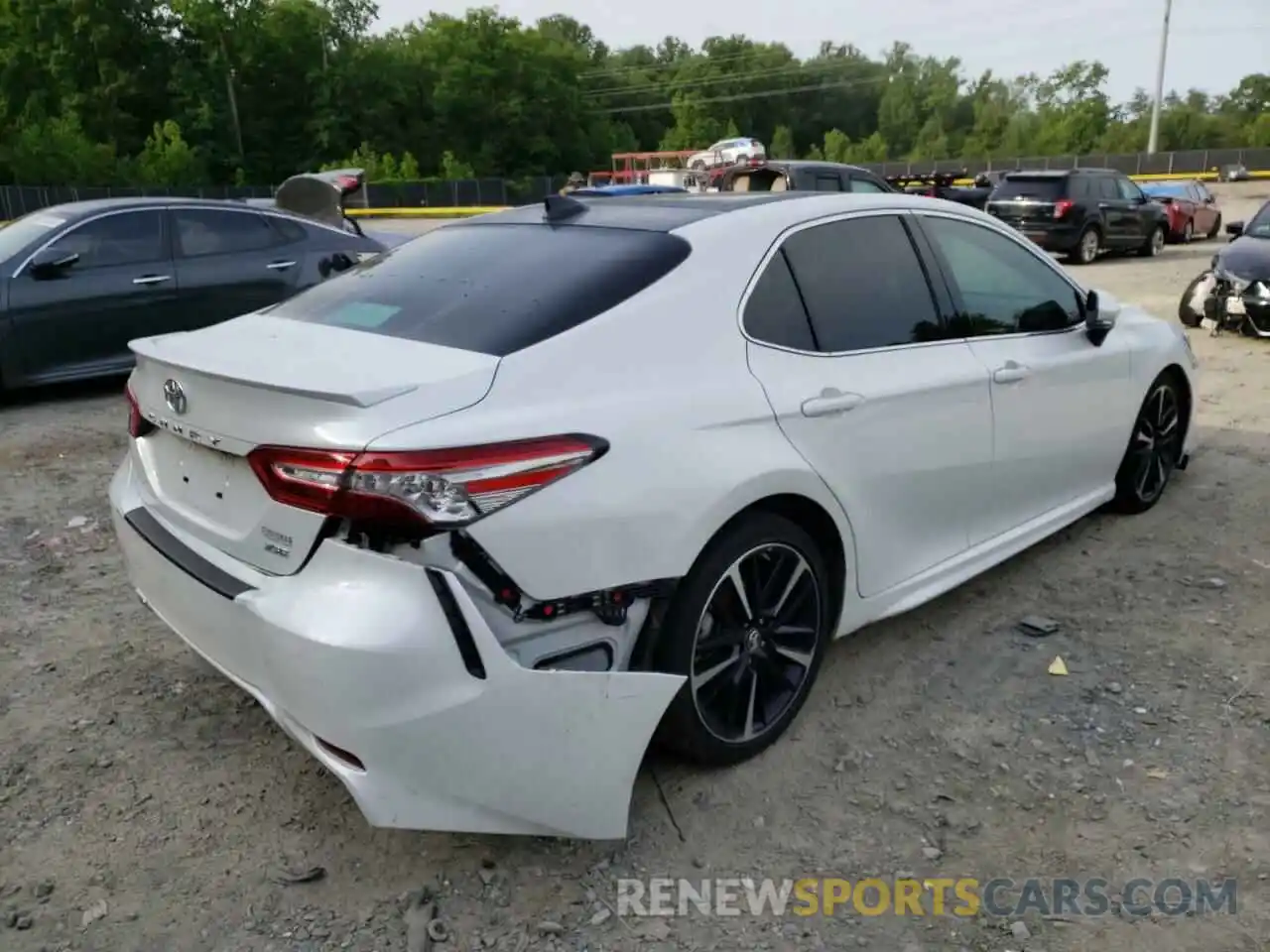 4 Photograph of a damaged car 4T1B61HK2KU835608 TOYOTA CAMRY 2019