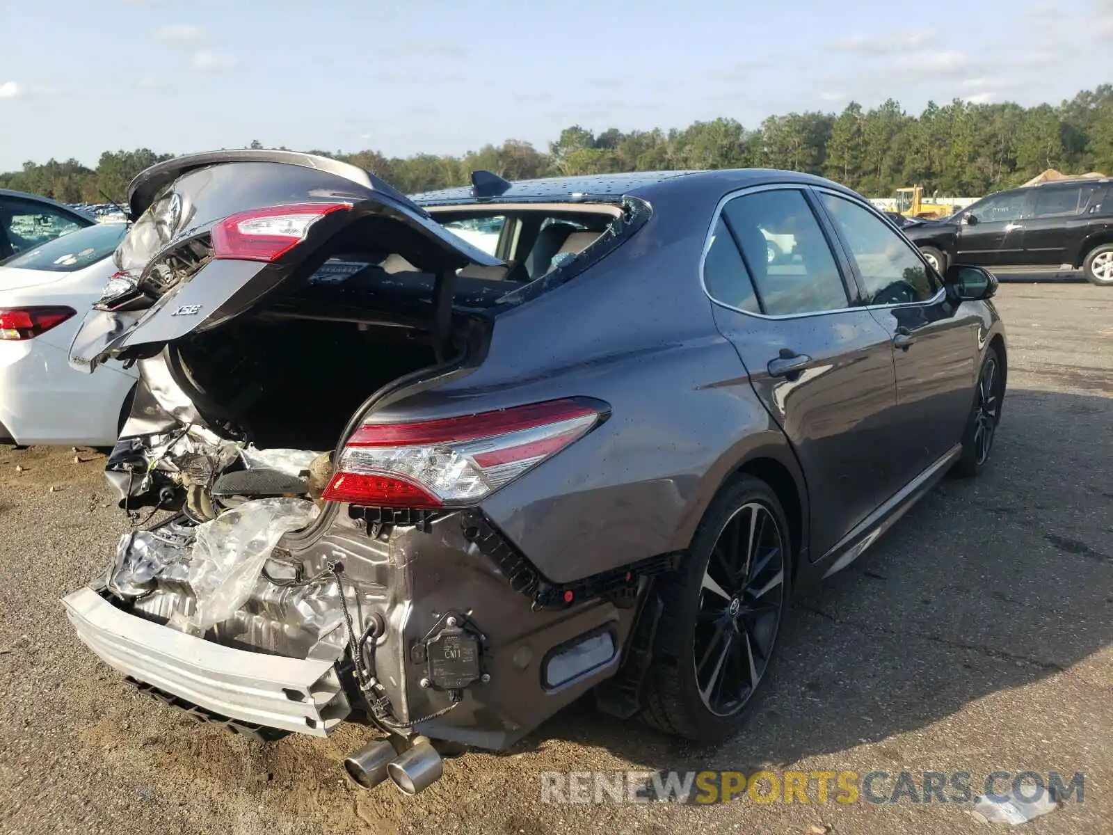 4 Photograph of a damaged car 4T1B61HK2KU837052 TOYOTA CAMRY 2019