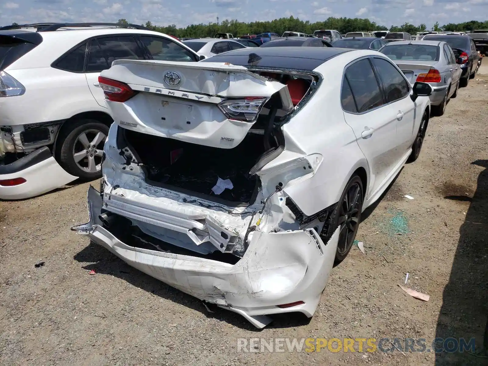 4 Photograph of a damaged car 4T1B61HK2KU856281 TOYOTA CAMRY 2019