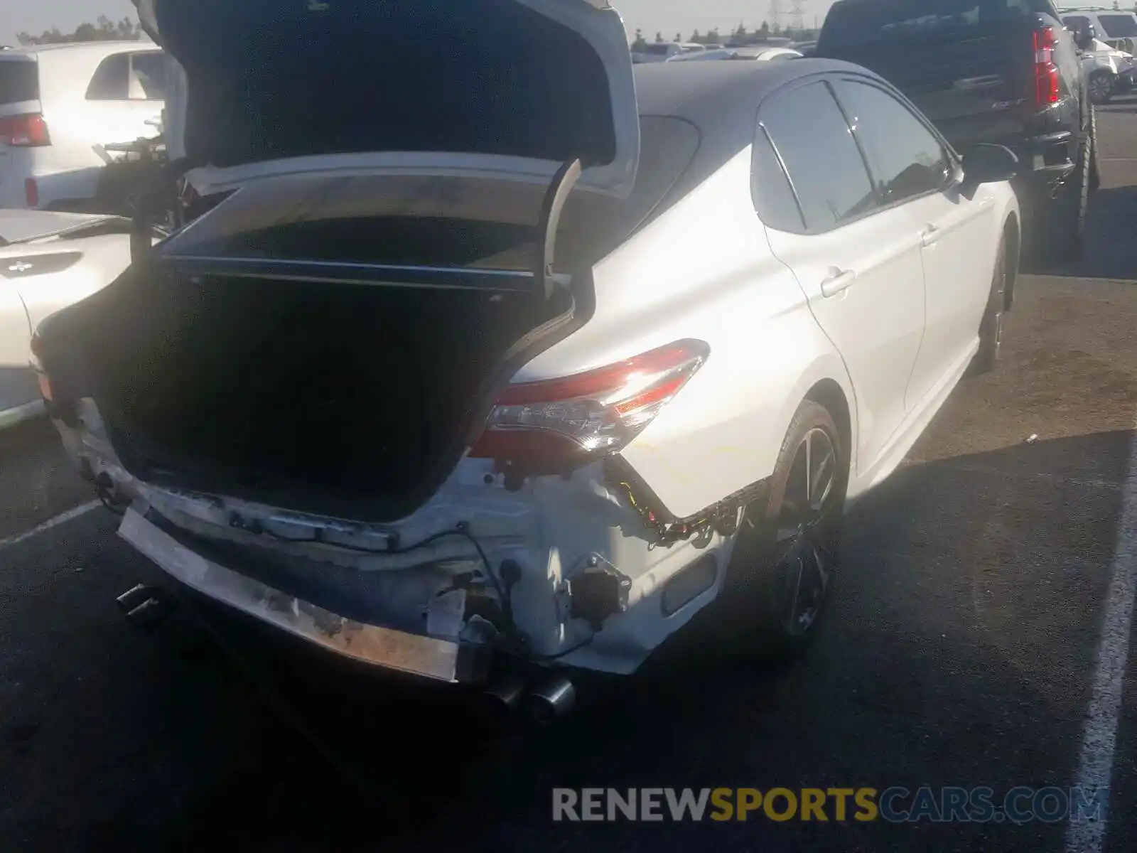 4 Photograph of a damaged car 4T1B61HK3KU170461 TOYOTA CAMRY 2019