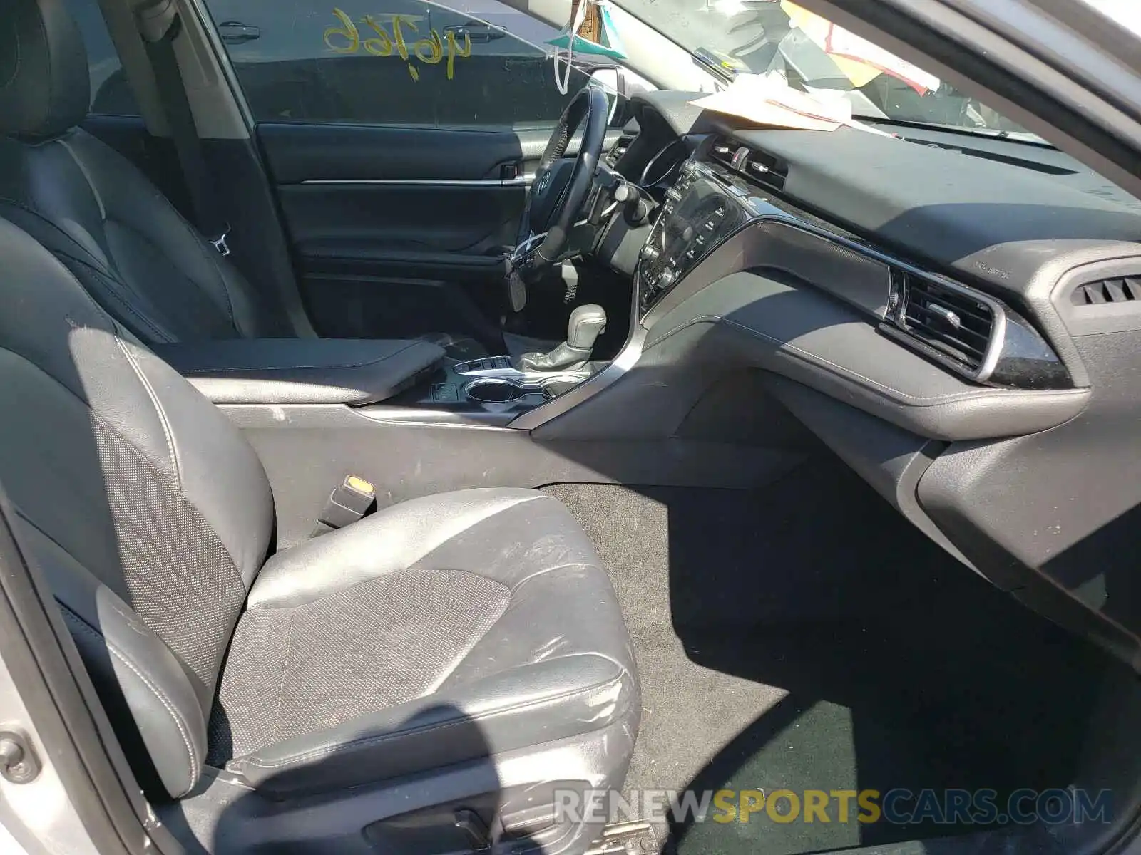 5 Photograph of a damaged car 4T1B61HK3KU170637 TOYOTA CAMRY 2019