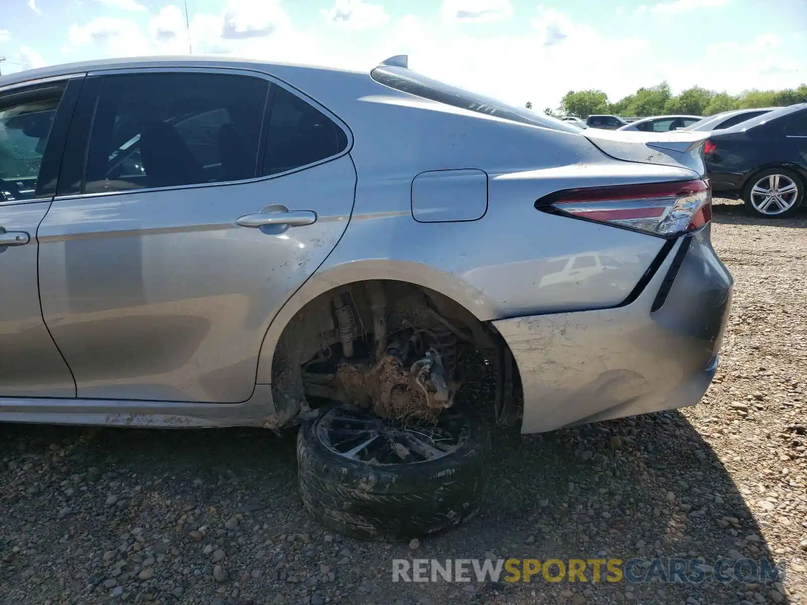 9 Photograph of a damaged car 4T1B61HK3KU170637 TOYOTA CAMRY 2019