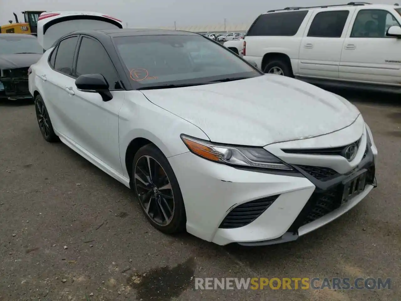 1 Photograph of a damaged car 4T1B61HK3KU170783 TOYOTA CAMRY 2019