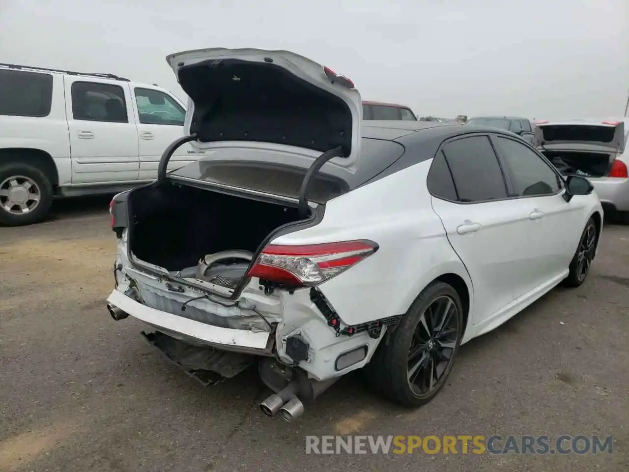 4 Photograph of a damaged car 4T1B61HK3KU170783 TOYOTA CAMRY 2019