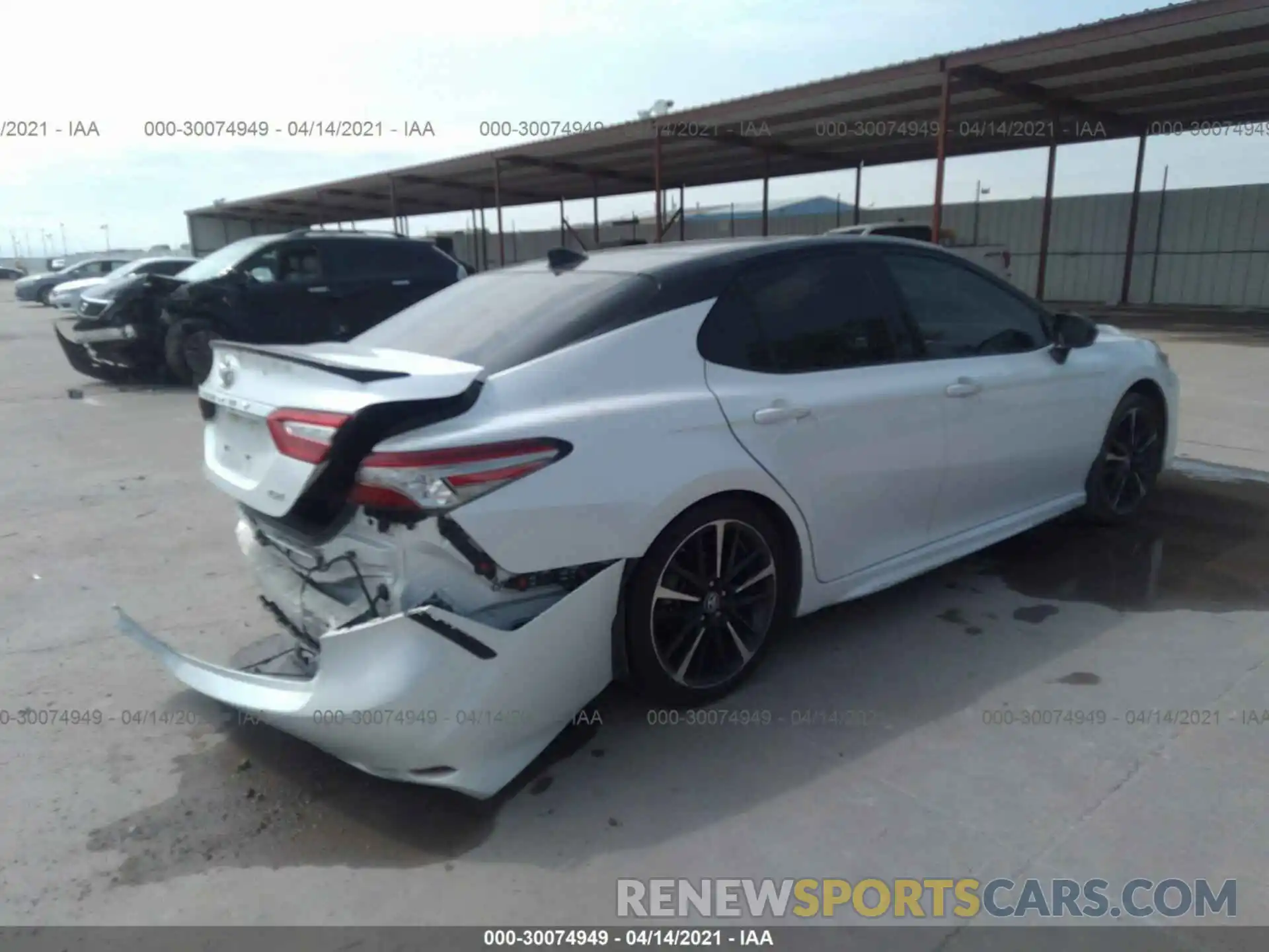 4 Photograph of a damaged car 4T1B61HK3KU172985 TOYOTA CAMRY 2019